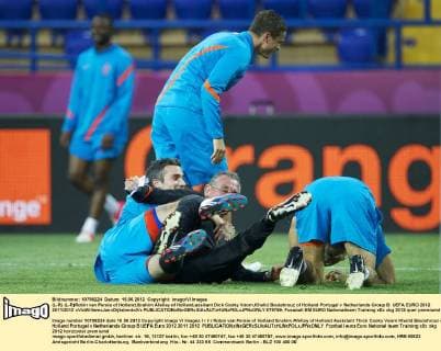(L-R) (L-R)Robin van Persie of Holland,Ibrahim Afellay of Holland,assitant Dick Cooky Voorn,Khalid Boulahrouz of Holland Portugal v Netherlands Group B: UEFA EURO 2012 2011 2012 xVIxWillemxJanxDijkdrentxIVx 979799