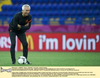 coach Bert van Marwijk of Holland Portugal v Netherlands Group B: UEFA EURO 2012 2011 2012 xVIxWillemxJanxDijkdrentxIVx 979777