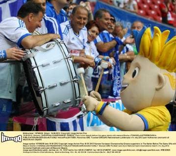 16.06.2012. Warsaw. EUROPEAN CHAMPIONSHIP, GREECE, Fans in the stands before the game starts with mascot Slavko xTOMASZxJASTRZEBOWSKIx  ActionPlus20173580