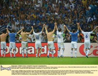 EURO 2012: football championship Group A match on June 16, 2012 in Warsaw. Greek players celebrate the victory  EN_01033728_0070