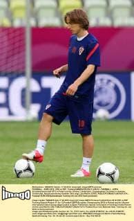 FUSSBALL - EURO 2012, CRO vs ESP, Training DANZIG,POLEN,17.JUN.12 - FUSSBALL - UEFA Europameisterschaft 2012 in Polen und der Ukraine, Länderspiel, Gruppenphase, Kroatien vs Spanien, Vorberichte, Abschlusstraining Kroatien. Bild zeigt Luka Modric (CRO). 