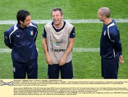 FUSSBALL - EURO 2012, ITA vs IRL, Training POSEN,POLEN,17.JUN.12 - FUSSBALL - UEFA Europameisterschaft 2012 in Polen und der Ukraine, Länderspiel, Gruppenphase, Italien vs Irland, Vorberichte, Abschlusstraining ITA. Bild zeigt Gianluigi Buffon, Antonio Cassano und Giorgio Chiellini (ITA).