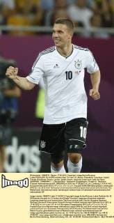 Lukas PODOLSKI, Nr.10 DFB schiesst das Tor zum 1-0 ,Aktion, Einzelbild, Torschuss 1Jubel, Freude, Emotionen, Feiern, Lachen, jubelt, freuen, reisst die Arme hoch, ballt die Faust GERMANY - DANMARK ( : ), Deutschland - Dänemark Gruppenspiel, Gruppe B , Deutsche Fussball Nationalmannschaft, DFB EM Euro 2012 am 17.06.2012 in Lviv, Lemberg, U K R A I N E , Europameisterschaft 2012 in P o l e n, U k r a i n e