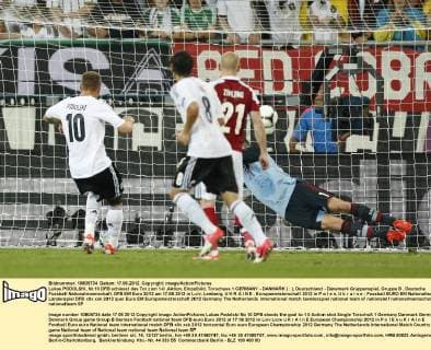 Lukas PODOLSKI, Nr.10 DFB schiesst das Tor zum 1-0 ,Aktion, Einzelbild, Torschuss 1 GERMANY - DANMARK ( : ), Deutschland - Dänemark Gruppenspiel, Gruppe B , Deutsche Fussball Nationalmannschaft, DFB EM Euro 2012 am 17.06.2012 in Lviv, Lemberg, U K R A I N E , Europameisterschaft 2012 in P o l e n, U k r a i n e