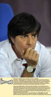 17.06.2012, Fussball Europameisterschaft 2012, Vorrunde Gruppe B, letztes Spiel, Dänemark - Deutschland, im EM-Stadion von Lviv (Lemberg, Ukraine). Trainer Joachim Löw (Deutschland) nachdenklich.