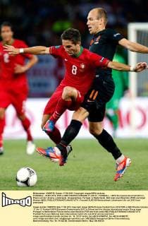 FUSSBALL - EURO 2012, POR vs NED KHARKIV,UKRAINE,17.JUN.12 - FUSSBALL - UEFA Europameisterschaft 2012 in Polen und der Ukraine, Länderspiel, Gruppenphase, Portugal vs Niederlande. Bild zeigt Joao Moutinho (POR) und Arjen Robben (NED). 