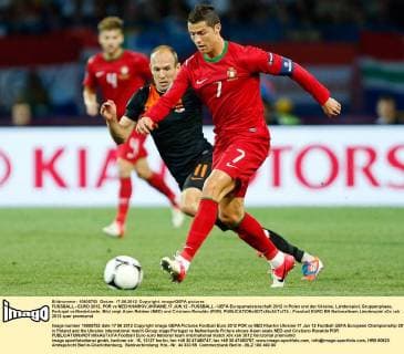 FUSSBALL - EURO 2012, POR vs NED KHARKIV,UKRAINE,17.JUN.12 - FUSSBALL - UEFA Europameisterschaft 2012 in Polen und der Ukraine, Länderspiel, Gruppenphase, Portugal vs Niederlande. Bild zeigt Arjen Robben (NED) und Cristiano Ronaldo (POR). 