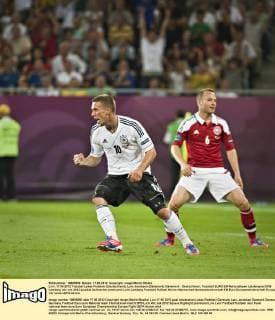 Lviv, 17.06.2012 Torjubel Lukas Podolski (Deutschland), Lars Jacobsen (Dänemark) Dänemark - Deutschland