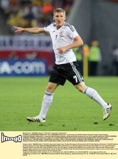 FUSSBALL EUROPAMEISTERSCHAFT 2012 VORRUNDE Dänemark - Deutschland 17.06.2012 Bastian Schweinsteiger (Deutschland) 