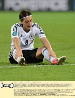 FUSSBALL EUROPAMEISTERSCHAFT 2012 VORRUNDE Dänemark - Deutschland 17.06.2012 Mesut Özil (Deutschland) enttäuscht 