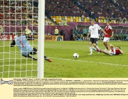 Lars BENDER, 15 DFB schiesst das Tor zum 2-1 ,Aktion, Einzelbild, Torschuss 2-1 GERMANY - DANMARK ( : ), Deutschland - Dänemark Gruppenspiel, Gruppe B , Deutsche Fussball Nationalmannschaft, DFB EM Euro 2012 am 17.06.2012 in Lviv, Lemberg, U K R A I N E , Europameisterschaft 2012 in P o l e n, U k r a i n e