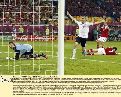 Lars BENDER, 15 DFB schiesst das Tor zum 2-1 ,Aktion, Einzelbild, Torschuss 2-1 Jubel, Freude, Emotionen, Feiern, Lachen, jubelt, freuen, reisst die Arme hoch, ballt die Faust GERMANY - DANMARK ( : ), Deutschland - Dänemark Gruppenspiel, Gruppe B , Deutsche Fussball Nationalmannschaft, DFB EM Euro 2012 am 17.06.2012 in Lviv, Lemberg, U K R A I N E , Europameisterschaft 2012 in P o l e n, U k r a i n e