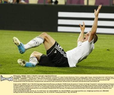 Lars BENDER, 15 DFB schiesst das Tor zum 2-1 ,Aktion, Einzelbild, Torschuss 2-1 Jubel, Freude, Emotionen, Feiern, Lachen, jubelt, freuen, reisst die Arme hoch, ballt die Faust GERMANY - DANMARK ( : ), Deutschland - Dänemark Gruppenspiel, Gruppe B , Deutsche Fussball Nationalmannschaft, DFB EM Euro 2012 am 17.06.2012 in Lviv, Lemberg, U K R A I N E , Europameisterschaft 2012 in P o l e n, U k r a i n e