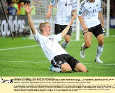 Fußball EURO 2012 Dänemark - Deutschland am 17.06.2012 in der Arena Lwiw in Lemberg Torjubel Deutschland zum 1:2 durch Lars Bender ( Deutschland )