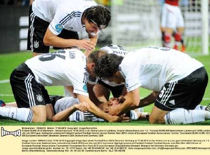Fußball EURO 2012 Dänemark - Deutschland am 17.06.2012 in der Arena Lwiw in Lemberg Torjubel Deutschland zum 1:2