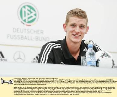 Lars BENDER, 15 DFB PK, Pressekonferenz Portrait, Porträt Aktion, Einzelbild DEUTSCHLAND Gruppenspiel, Gruppe B , Deutsche Fussball Nationalmannschaft, DFB EM Euro 2012 am 18.06.2012 in DANZIG, P o l e n, Europameisterschaft 2012 in P o l e n, U k r a i n e