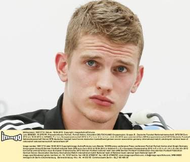 Lars BENDER, 15 DFB PK, Pressekonferenz Portrait, Porträt Aktion, Einzelbild DEUTSCHLAND Gruppenspiel, Gruppe B , Deutsche Fussball Nationalmannschaft, DFB EM Euro 2012 am 18.06.2012 in DANZIG, P o l e n, Europameisterschaft 2012 in P o l e n, U k r a i n e