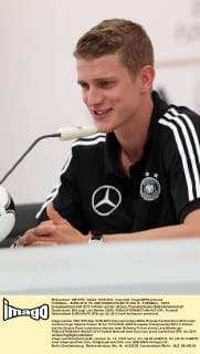 FUSSBALL - EURO 2012, PK, GER DANZIG,POLEN,18.JUN.12 - FUSSBALL - UEFA Europameisterschaft 2012 in Polen und der Ukraine, Pressekonferenz Nationalmannschaft Deutschland. Bild zeigt Lars Bender (GER). 