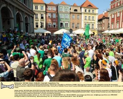 18.06.2012 , Poznan - European Football Championships. Ireland Fans assemble to celebrate a THANK YOU from the of Poznan for their hospitality during the tournament. xAnthonyxStanleyx  ActionPlus11292390