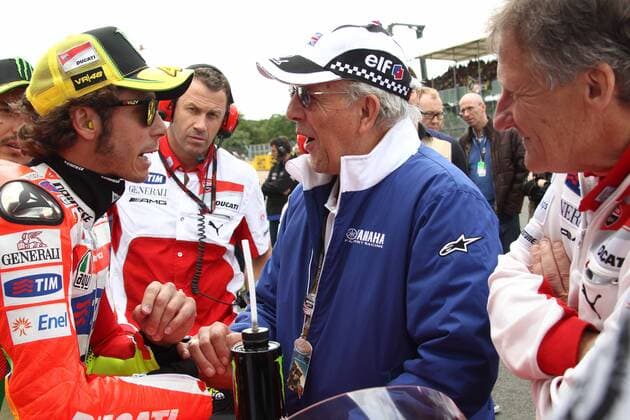 Motorsports: MotoGP World Championship, GP of Great Britain, Valentino Rossi con Phil Read (Hinweis: Verwendung nur in Deutschland - only Germany) xHOCHxZWEIx xItalyxPhotoxPressx 