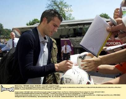 Robin van Persie of Holland Dutch players depart for Netherl Euro 2012 2011 2012 xVIxMAURICExVANxSTEENxIVx 983922