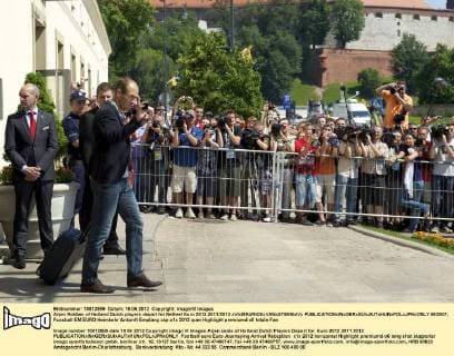 Arjen Robben of Holland Dutch players depart for Netherl Euro 2012 2011 2012 xVIxMAURICExVANxSTEENxIVx 983907
