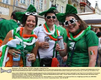 18.06.2012 , Poznan, Ireland fans happily congregate to say thank you to hosts before the European Championship Group C game xFOT.xTOMASZxJASTRZEBOWSKIx xFOTOx  ActionPlus11292399