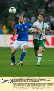 18.06.2012 , Poznan, Poland. European Football Championships. Republic of Ireland versus Italy. Round 3. FEDERICO BALZARETTI (ITA), ROBBIE KEANE (IRL) xTOMASZxJASTRZEBOWSKIx  ActionPlus11292485