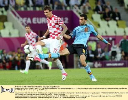 Gdansk - Euro 2012 - Croatia - Spain 0:1 - ) NZ MARIO MANDZUKIC (L) , SERGIO BUSQUETS (P) -  20120618CSJP3013