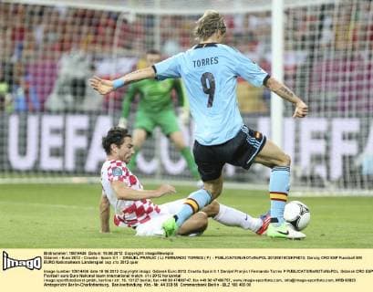 Gdansk - Euro 2012 - Croatia - Spain 0:1 - DANIJEL PRANJIC ( L) FERNANDO TORRES ( P) -  20120618CSKP4013