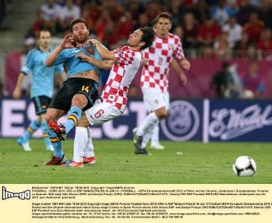 FUSSBALL - EURO 2012, CRO vs ESP DANZIG,POLEN,18.JUN.12 - FUSSBALL - UEFA Europameisterschaft 2012 in Polen und der Ukraine, Länderspiel, Gruppenphase, Kroatien vs Spanien. Bild zeigt Xabi Alonso (ESP) und Danijel Pranjic (CRO). 