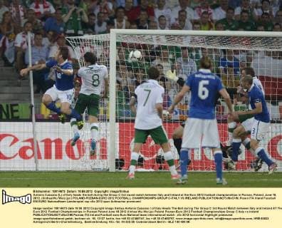 Antonio Cassano (L) of Italy heads the ball during the Group C 3rd round match between Italy and Ireland at the Euro 2012 football championships in Poznan, Poland, June 18, 2012. (Xinhua Wu Wei) (jyc) POLAND-POZNAN-EURO 2012 FOOTBALL CHAMPIONSHIPS-GROUP C-ITALY VS IRELAND 