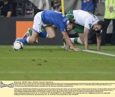 Federico Balzaretti (L) of Italy vies with John O shea of Ireland during the Group C 3rd round match between Italy and Ireland at the Euro 2012 football championships in Poznan, Poland, June 18, 2012. (Xinhua Wu Wei) (jyc) POLAND-POZNAN-EURO 2012 FOOTBALL CHAMPIONSHIPS-GROUP C-ITALY VS IRELAND 