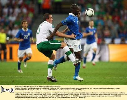 Football - European Championships 2012 - Republic of Ireland vs. Italy Richard Dunne of Ireland and Mario Balotelli of Italy in action at the Municipal Stadium, Poznan 
