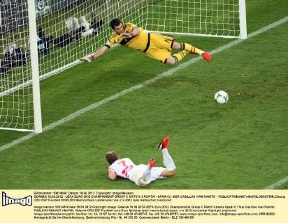 GDANSK 18.06.2012 - UEFA EURO 2012 CHAMPIONSHIP GROUP C MATCH: CROATIA - SPAIN 0:1 IKER CASILLAS IVAN RAKITIC -  0S3G7598