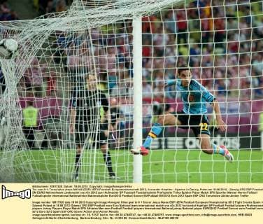 Tor zum 0-1: Torschütze Jesus NAVAS (ESP) UEFA Fussball Europameisterschaft 2012, Vorrunde: Kroatien - Spanien in Danzig, Polen am 18.06.2012,