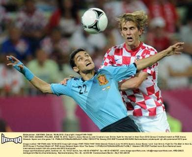 ITAR-TASS: GDANSK, POLAND. JUNE 18, 2012. Spainâ€™s Jesus Navas (L) and Croatiaâ€™s Ivan Strinic fight for the ball in their Euro 2012 Group C football match at PGE Arena Gdansk. Spain won the game 1:0.  RE101715
