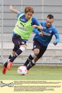 Hoffenheim , Fußball Trainingsauftakt TSG 1899 Hoffenheim im Dietmar Hopp Stadion in Hoffenheim von links: Takashi Usami Stephan Schröck