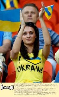 Fussball - Euro 2012 - Donetsk - Länderspiel - Gruppenphase - Ukraine - - Bild zeigt einen Fan. Keyword: Girl. 