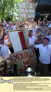 England Fans reagieren auf die Rassismus Statements Sol Campbells im Vorfeld der EM 2012  premiumd Aufmacher 20174610