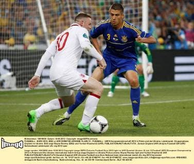 FUSSBALL - EURO 2012, ENG vs UKR DONETSK,UKRAINE,19.JUN.12 - FUSSBALL - UEFA Europameisterschaft 2012 in Polen und der Ukraine, Länderspiel, Gruppenphase, England vs Ukraine. Bild zeigt Wayne Rooney (ENG) und Yevhen Khacheridi (UKR). 