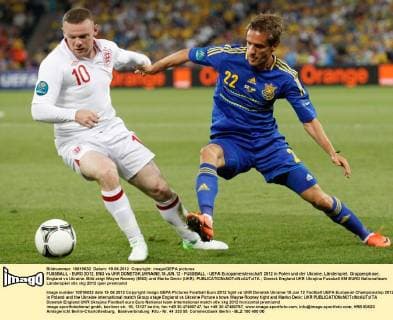 FUSSBALL - EURO 2012, ENG vs UKR DONETSK,UKRAINE,19.JUN.12 - FUSSBALL - UEFA Europameisterschaft 2012 in Polen und der Ukraine, Länderspiel, Gruppenphase, England vs Ukraine. Bild zeigt Wayne Rooney (ENG) und Marko Devic (UKR). 