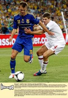 FUSSBALL - EURO 2012, ENG vs UKR DONETSK,UKRAINE,19.JUN.12 - FUSSBALL - UEFA Europameisterschaft 2012 in Polen und der Ukraine, Länderspiel, Gruppenphase, England vs Ukraine. Bild zeigt Andriy Yarmolenko (UKR) und Steven Gerrard (ENG). 