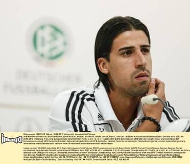 DFB Pressekonferenz mit Sami KHEDIRA, 6DFB Portrait, Porträt, Einzelbild, Geste, Gestik, Mimik , Gesicht Deutsche Fussball Nationalmannschaft, DFB EM Euro 2012 am 20.06.2012 in Danzig, P O L E N, Europameisterschaft 2012 in P o l e n, U k r a i n e
