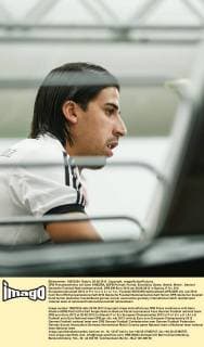 DFB Pressekonferenz mit Sami KHEDIRA, 6DFB Portrait, Porträt, Einzelbild, Geste, Gestik, Mimik , Gesicht Deutsche Fussball Nationalmannschaft, DFB EM Euro 2012 am 20.06.2012 in Danzig, P O L E N, Europameisterschaft 2012 in P o l e n, U k r a i n e