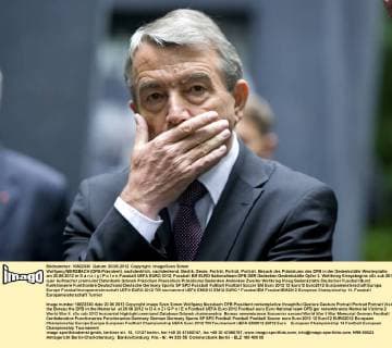Wolfgang NIERSBACH (DFB-Präsident), nachdenklich, nachdenkend, Gestik, Geste, Porträt, Porträt, Portrait, Besuch des Präsidiums des DFB in der Gedenkstätte Westerplatte, am 20.06.2012 in D a n z i g P o l e n Fussball UEFA EURO 2012
