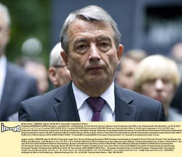 Wolfgang NIERSBACH (DFB-Präsident), nachdenklich, nachdenkend, Porträt, Porträt, Portrait, Besuch des Präsidiums des DFB in der Gedenkstätte Westerplatte, am 20.06.2012 in D a n z i g P o l e n Fussball UEFA EURO 2012