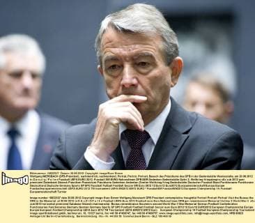 Wolfgang NIERSBACH (DFB-Präsident), nachdenklich, nachdenkend, Porträt, Porträt, Portrait, Besuch des Präsidiums des DFB in der Gedenkstätte Westerplatte, am 20.06.2012 in D a n z i g P o l e n Fussball UEFA EURO 2012