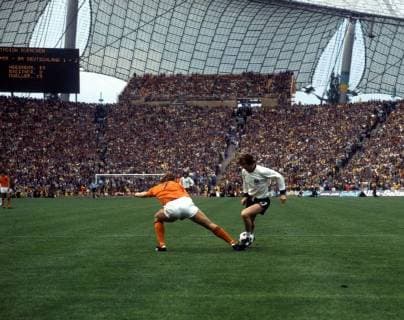 WM Finale 1974 - BR Deutschland - Niederlande 2:1 - Bernd Hölzenbein (BRD, li.)