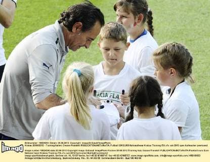 Krakau 20 06 2012 - Training Italien; Cesare Prandelli 